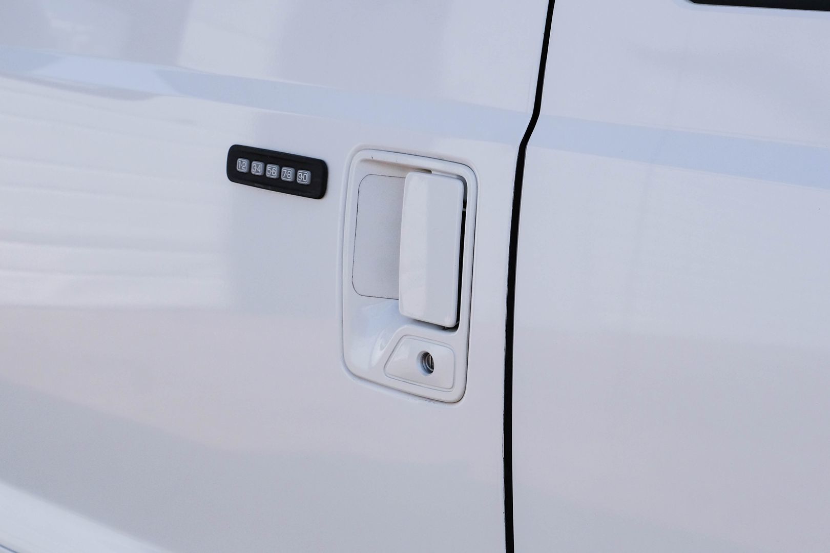 2014 Ford F-350 Lariat photo 35