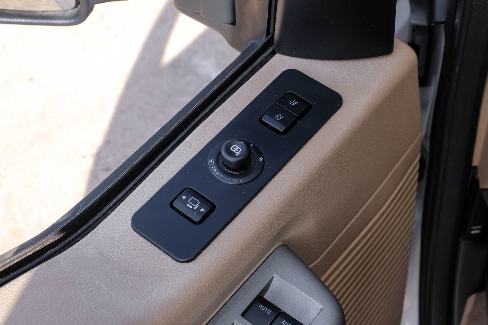 2014 Ford F-350 Lariat photo 39