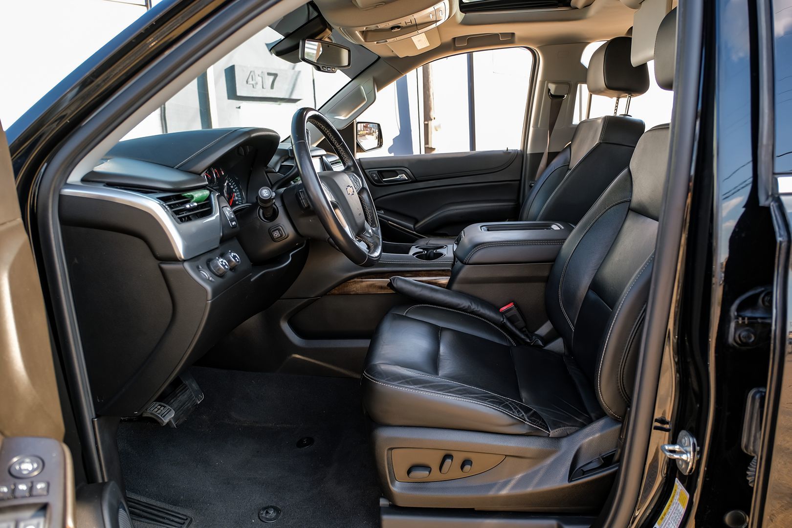 2020 Chevrolet Tahoe LT photo 3