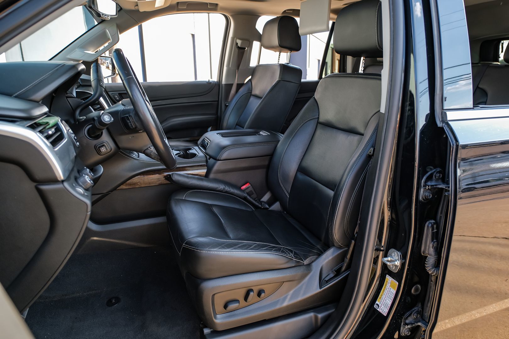 2020 Chevrolet Tahoe LT photo 28