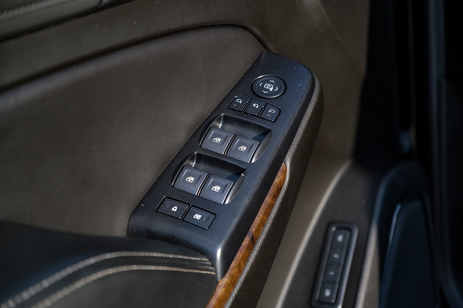 2020 Chevrolet Tahoe LT photo 40
