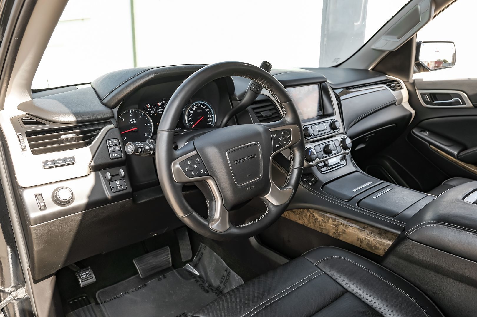 2017 Gmc Yukon Denali photo 3