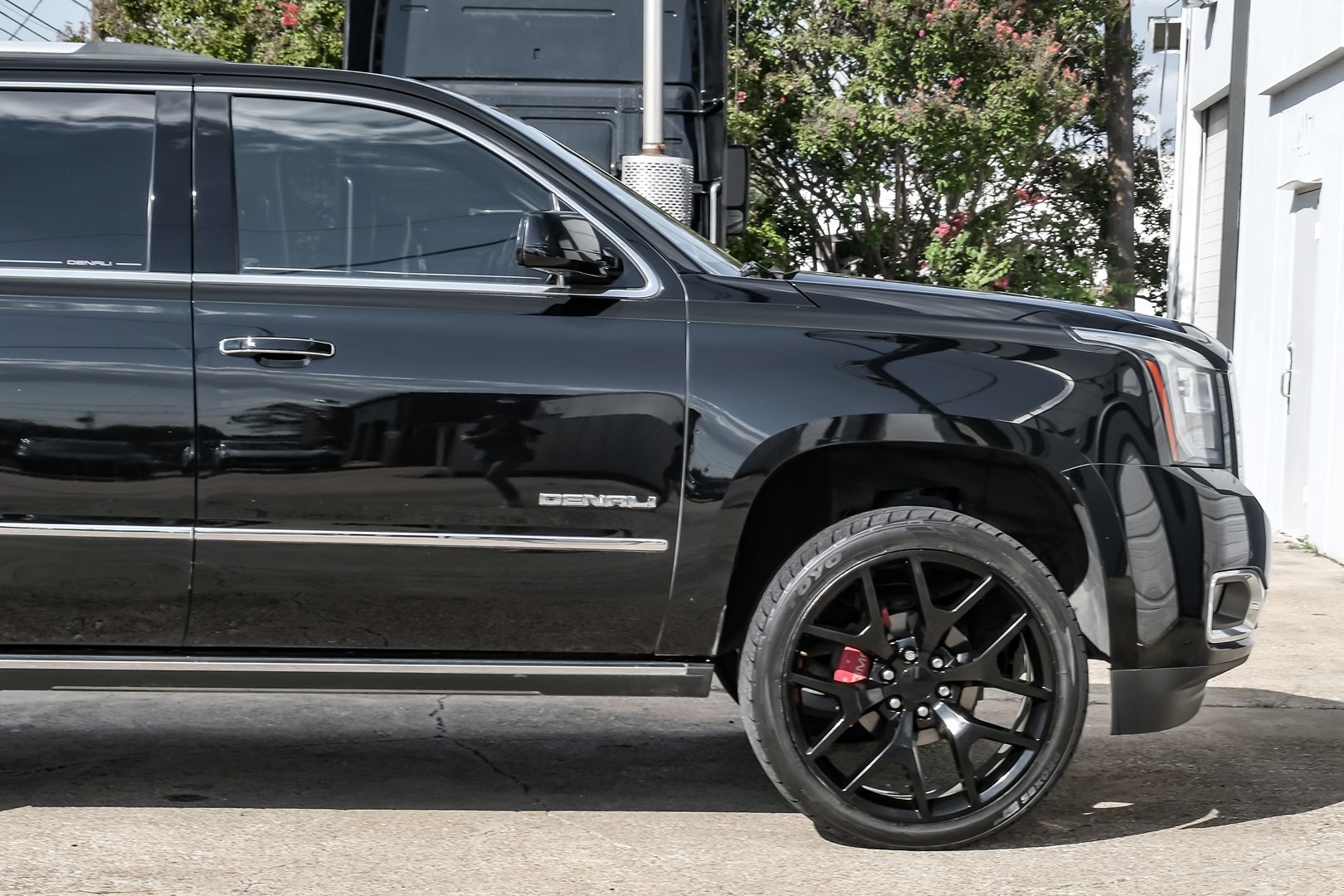 2017 Gmc Yukon Denali photo 9