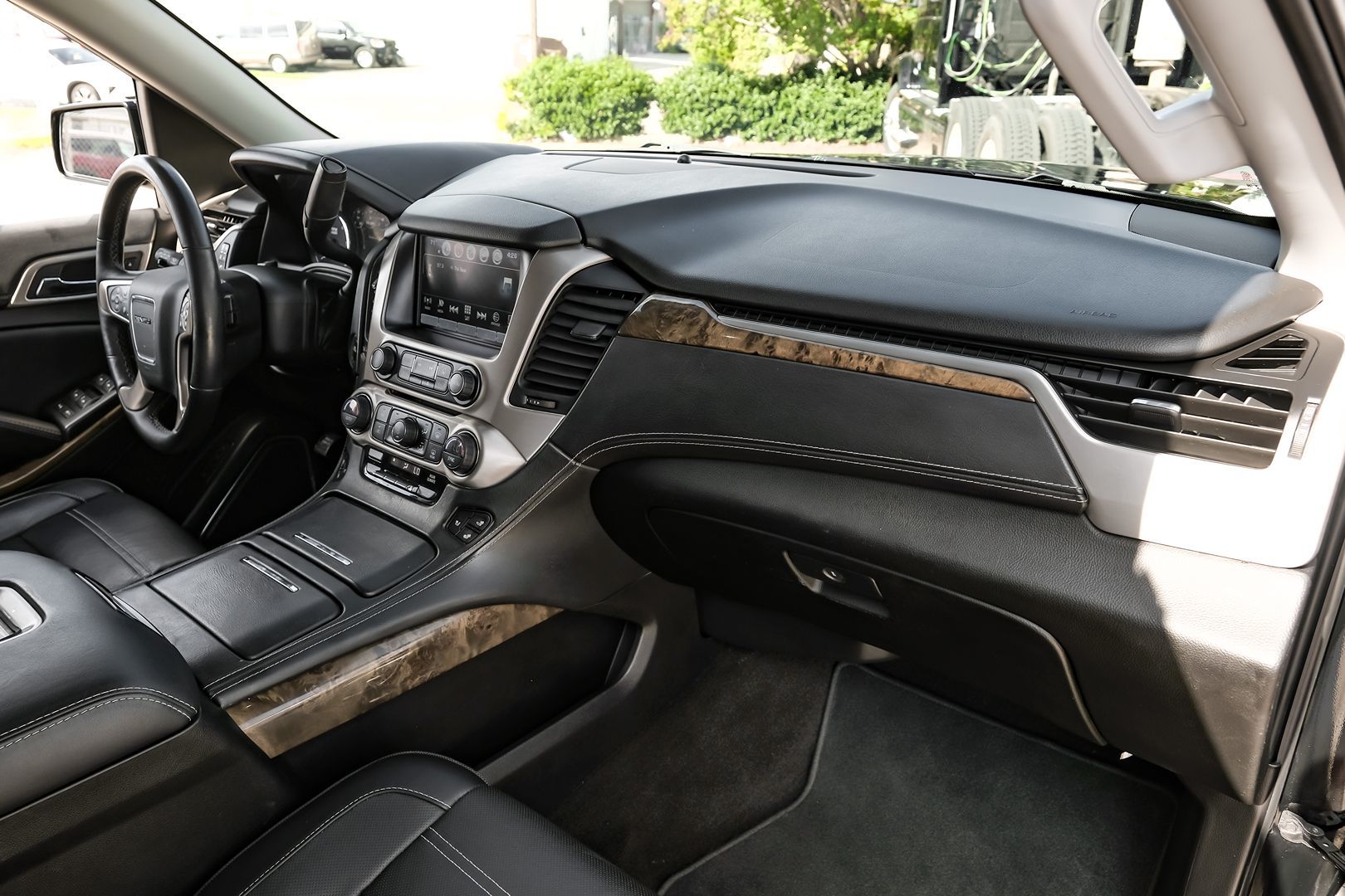 2017 Gmc Yukon Denali photo 16