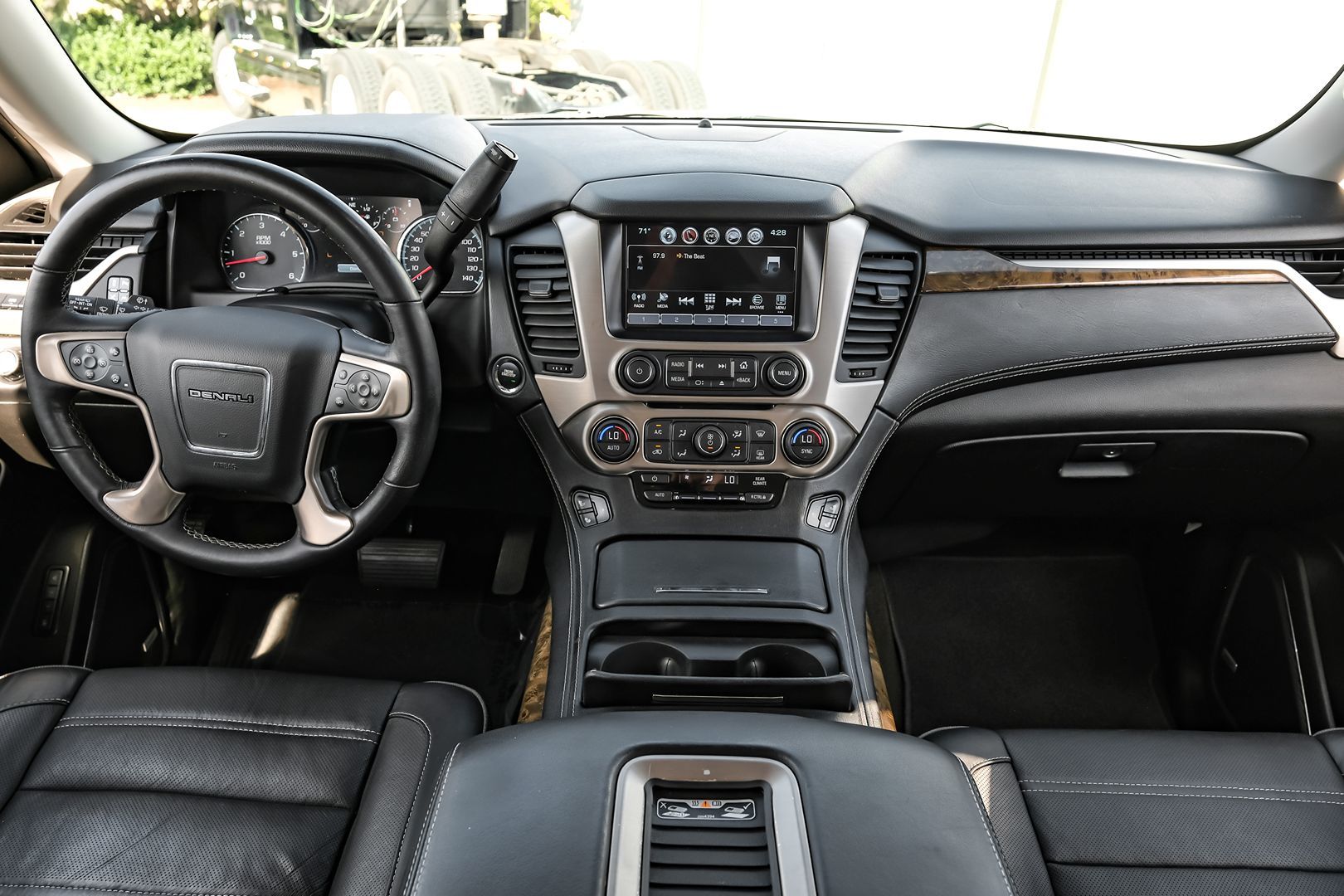2017 Gmc Yukon Denali photo 17