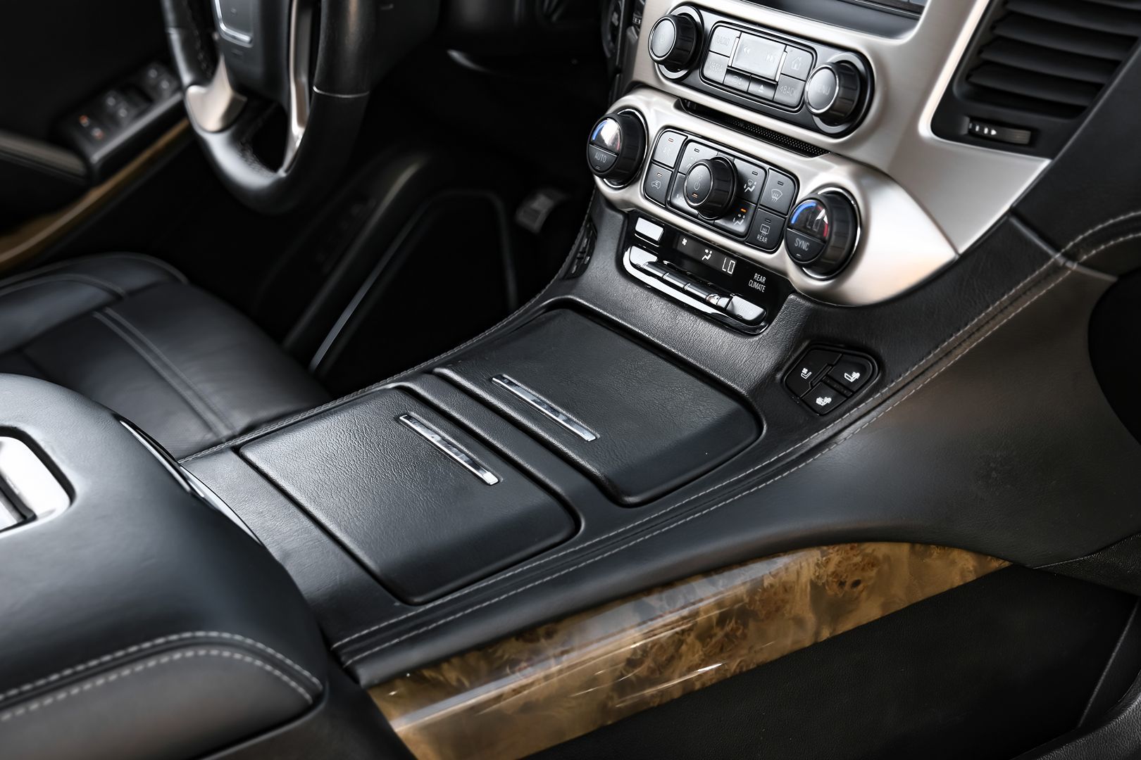 2017 Gmc Yukon Denali photo 27