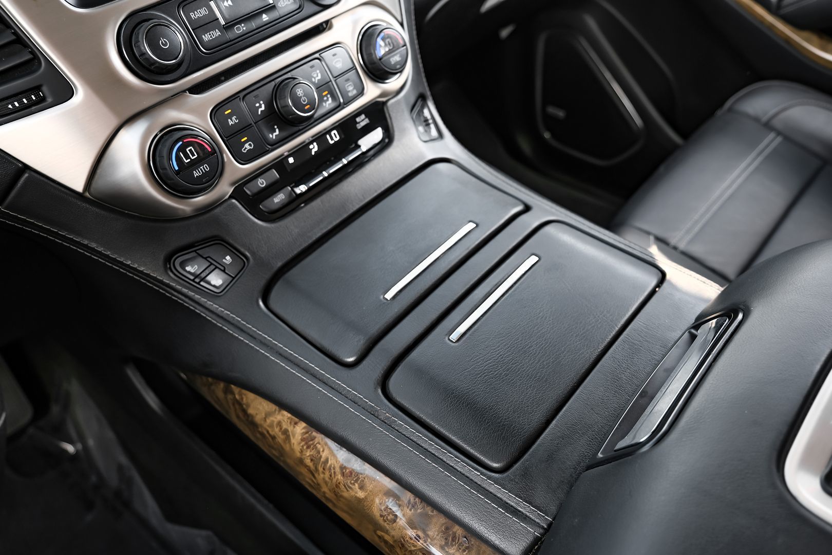 2017 Gmc Yukon Denali photo 28
