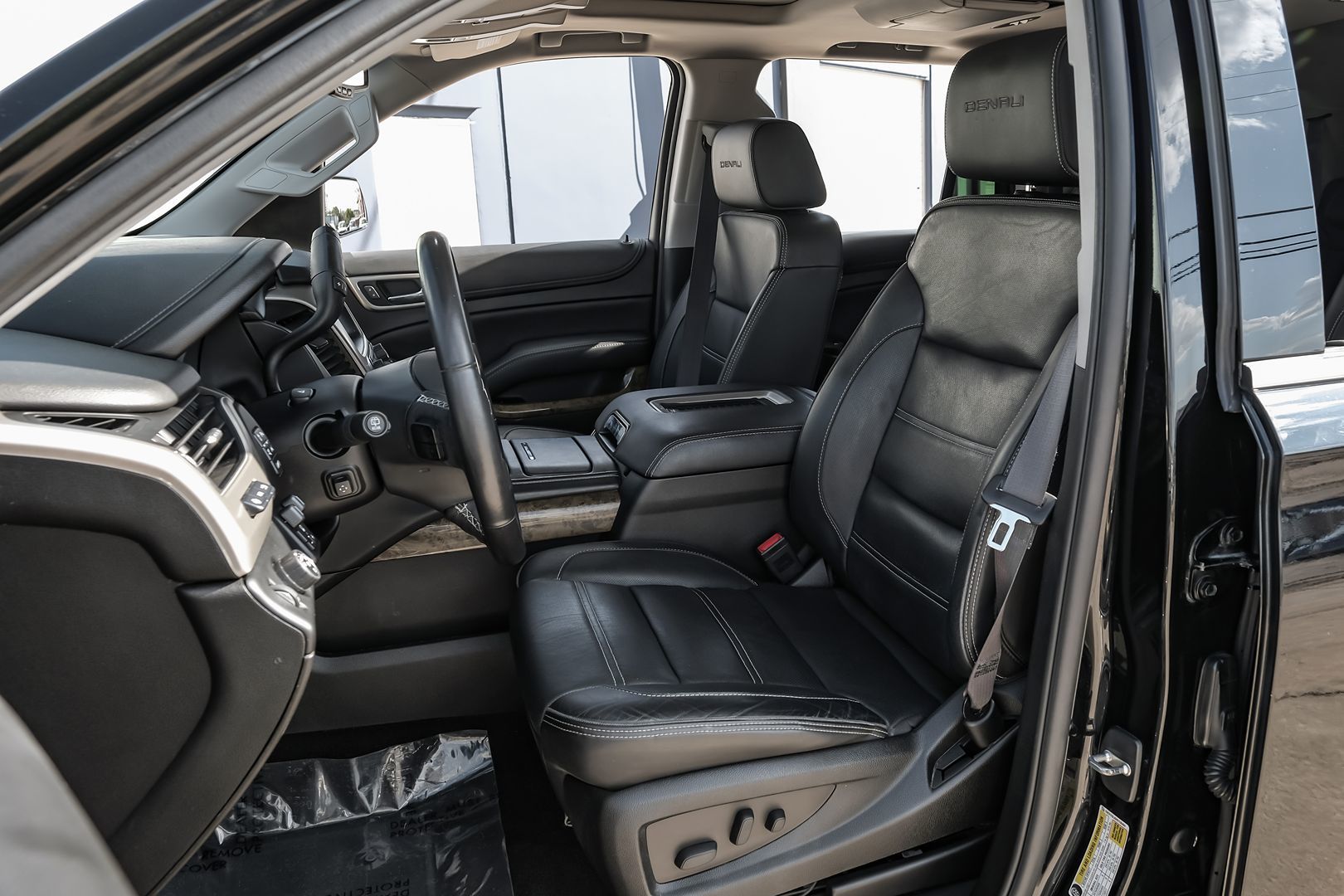 2017 Gmc Yukon Denali photo 35