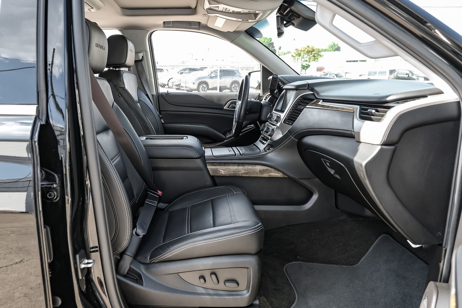 2017 Gmc Yukon Denali photo 36