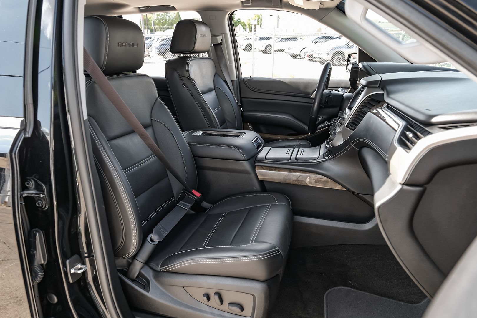 2017 Gmc Yukon Denali photo 37