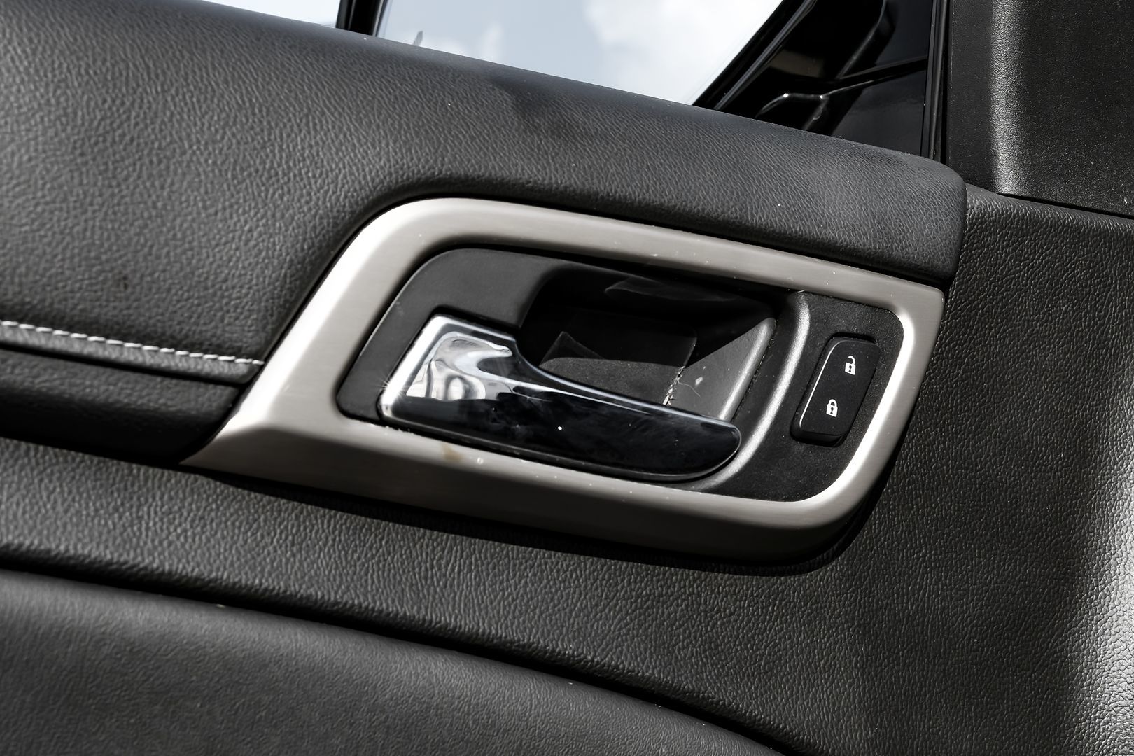 2017 Gmc Yukon Denali photo 46