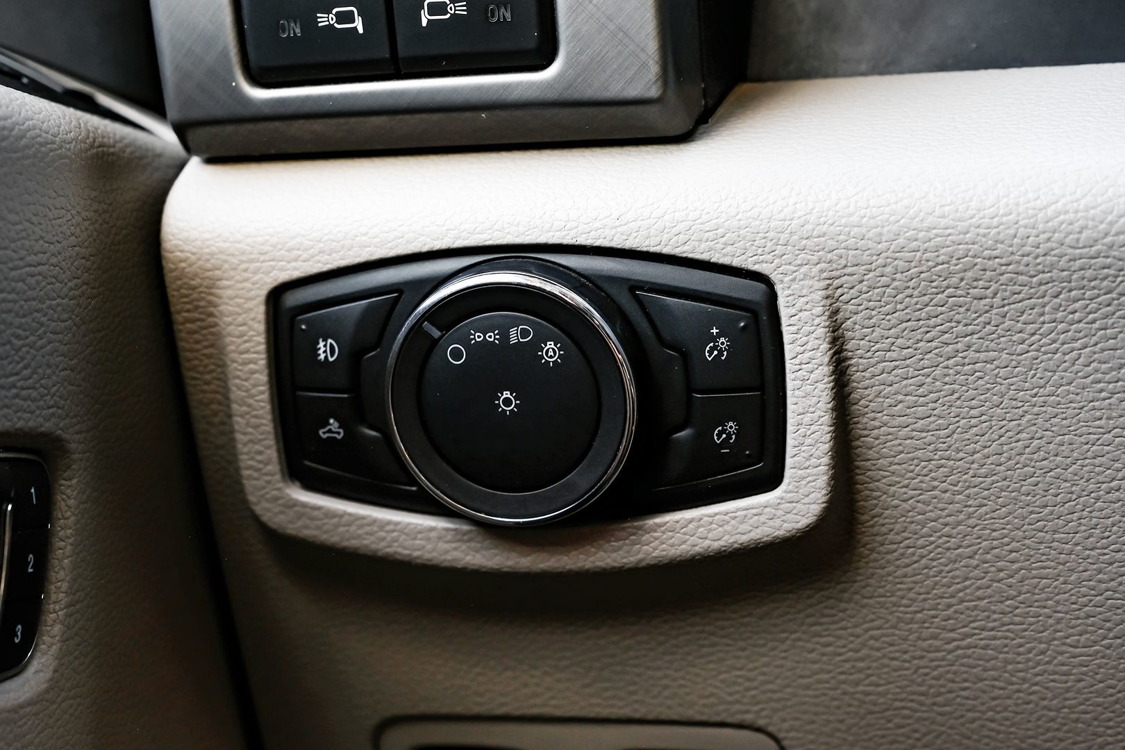 2018 Ford F-350 Limited photo 24