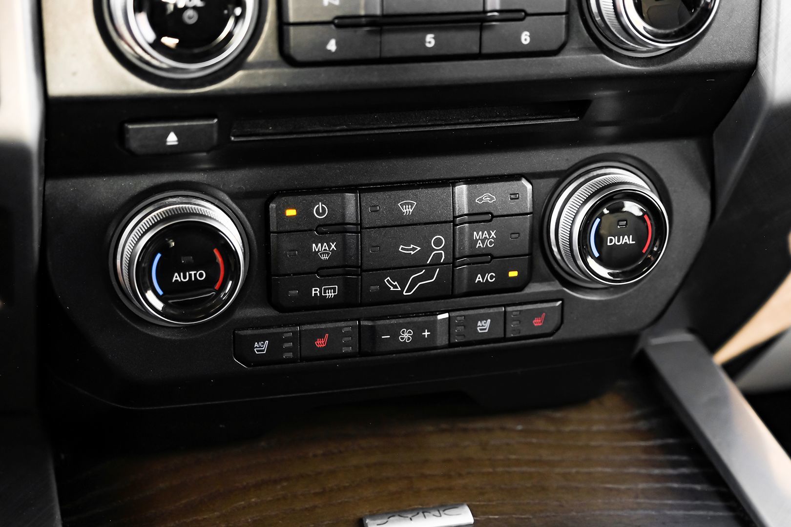 2018 Ford F-350 Limited photo 27
