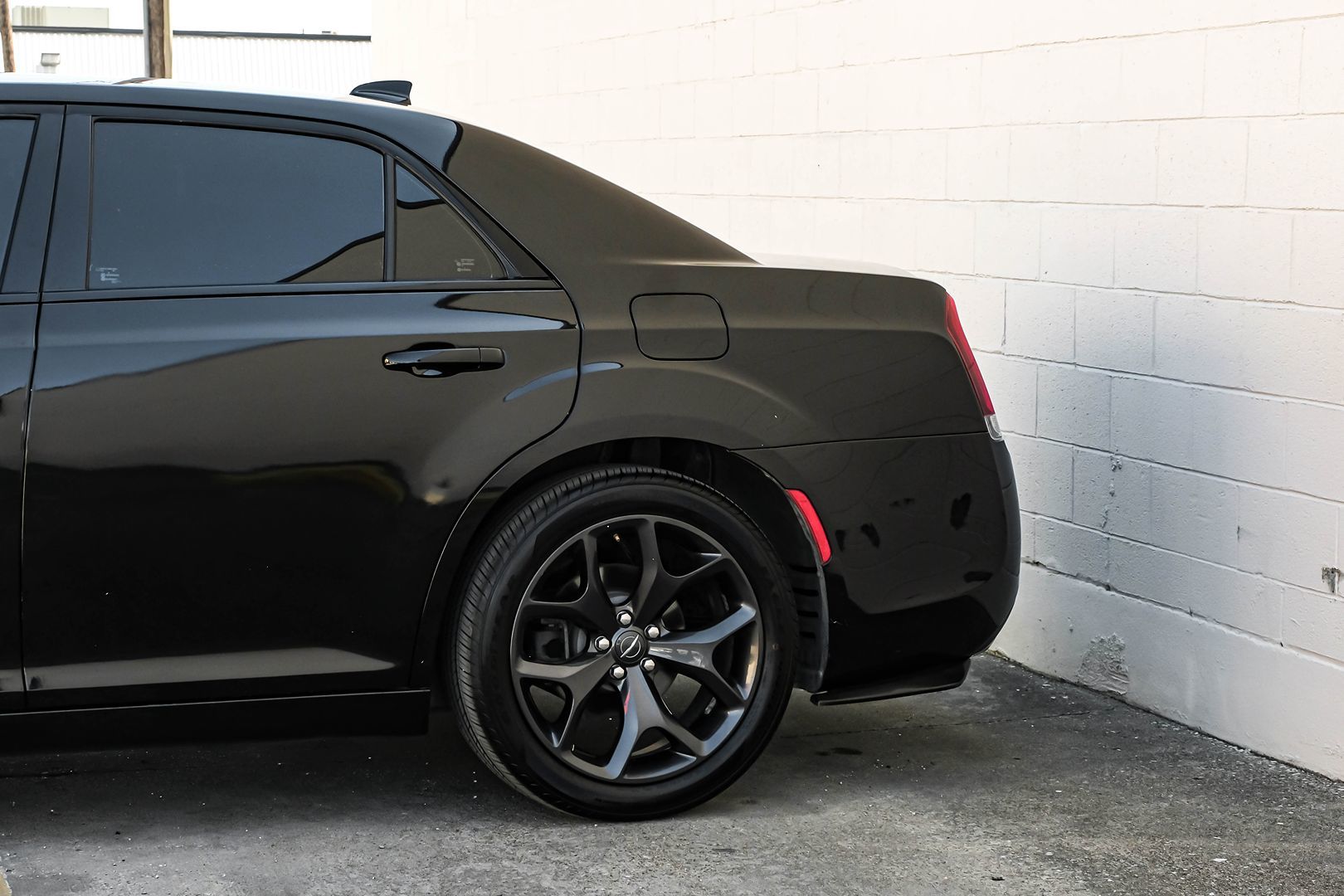 2020 Chrysler 300 Touring Limited photo 16