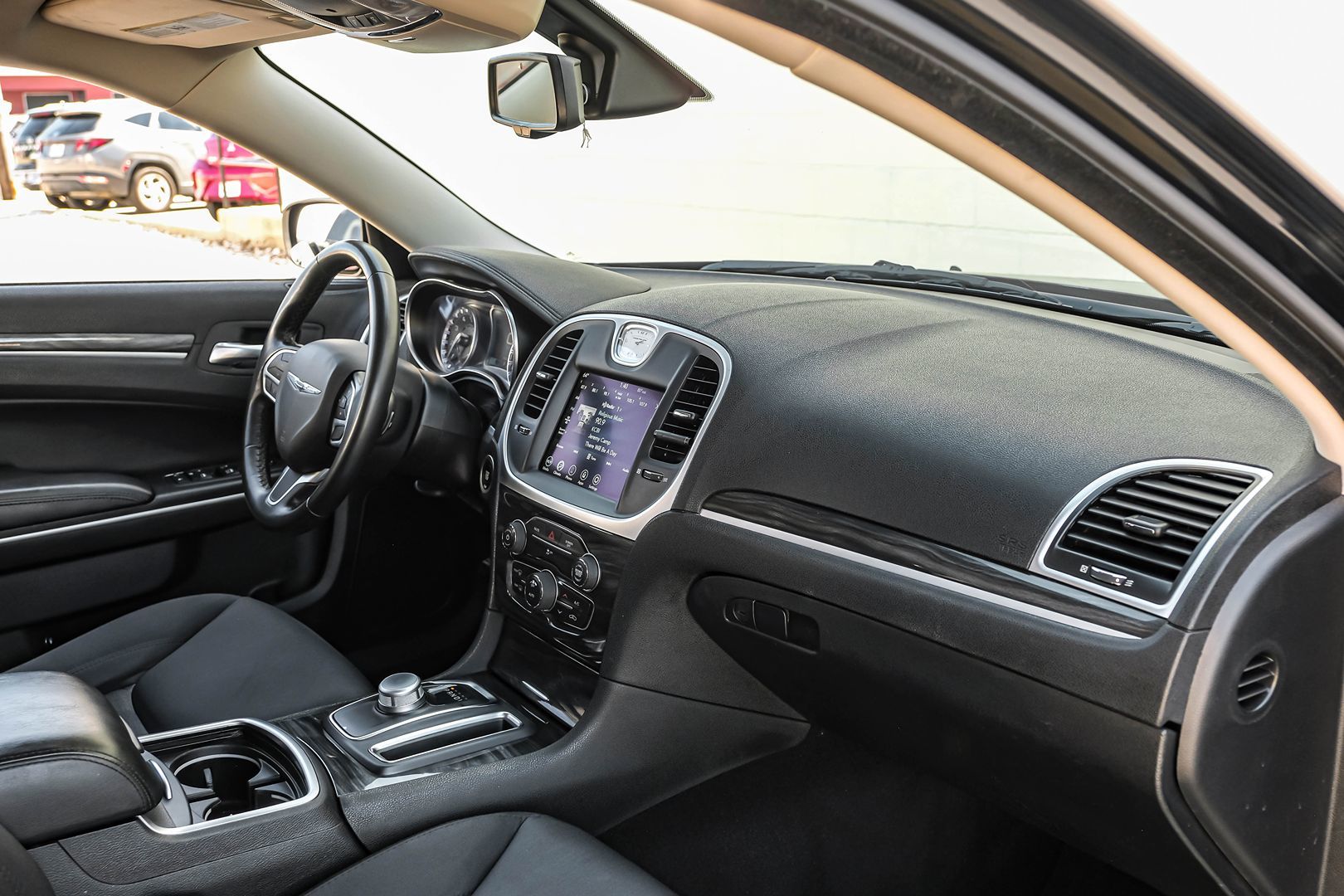 2020 Chrysler 300 Touring Limited photo 17