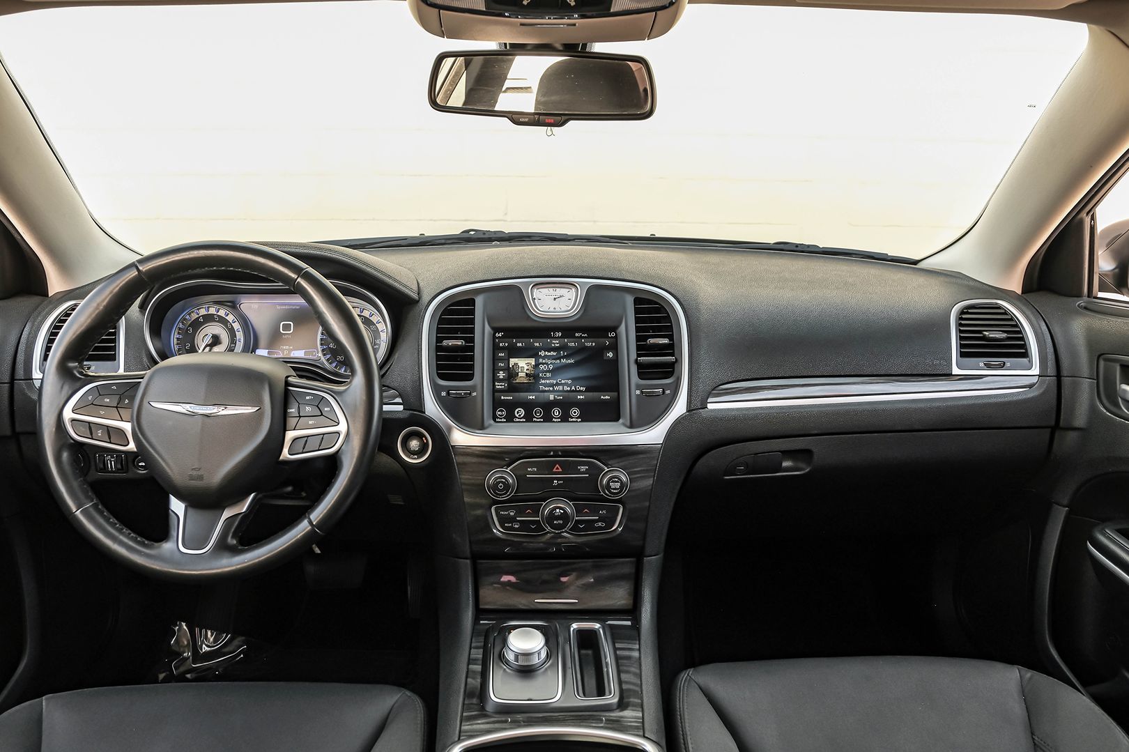 2020 Chrysler 300 Touring Limited photo 18