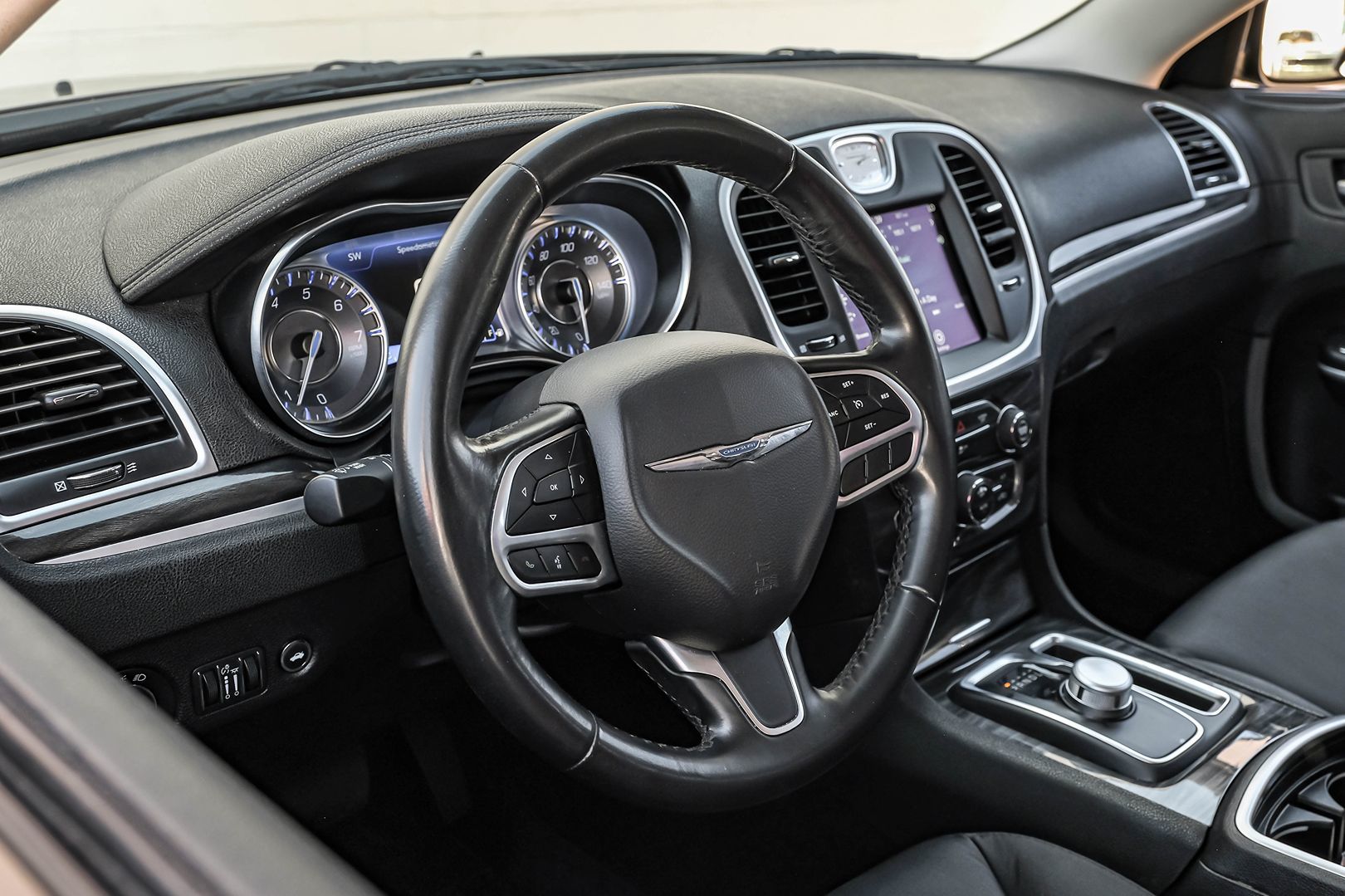 2020 Chrysler 300 Touring Limited photo 21