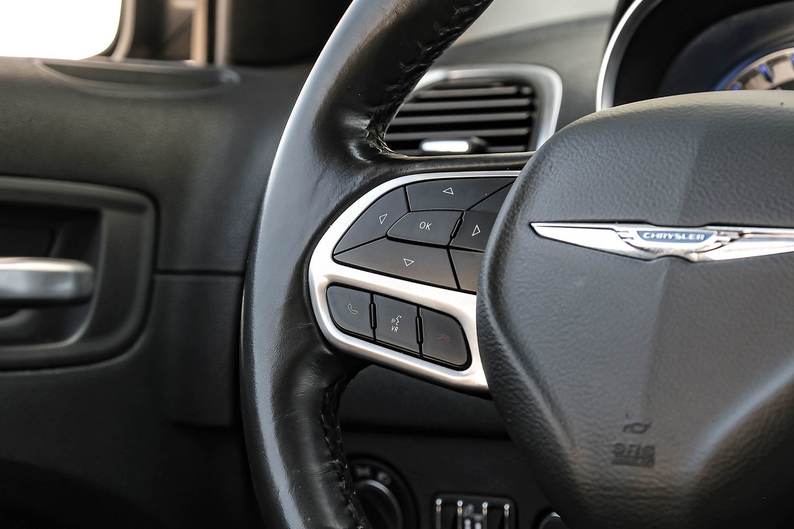2020 Chrysler 300 Touring Limited photo 22