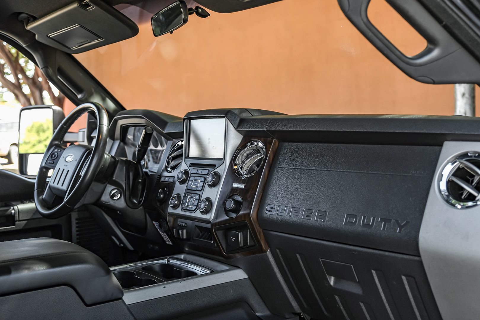 2015 Ford F-250 Lariat photo 17