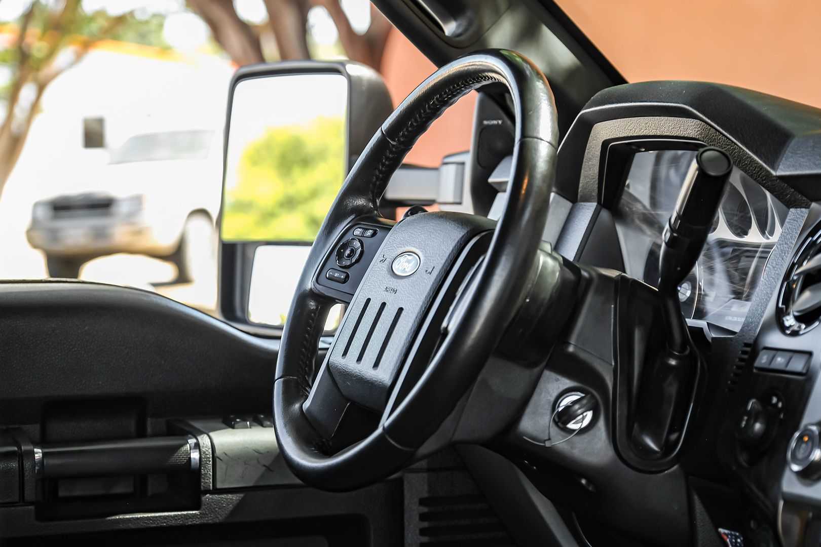 2015 Ford F-250 Lariat photo 19