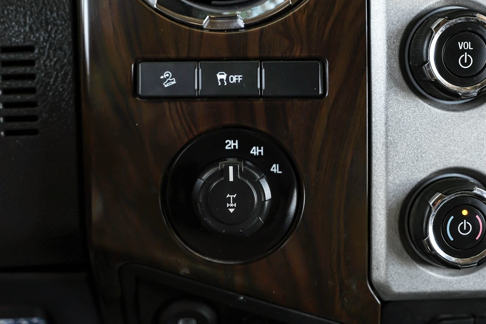 2015 Ford F-250 Lariat photo 28