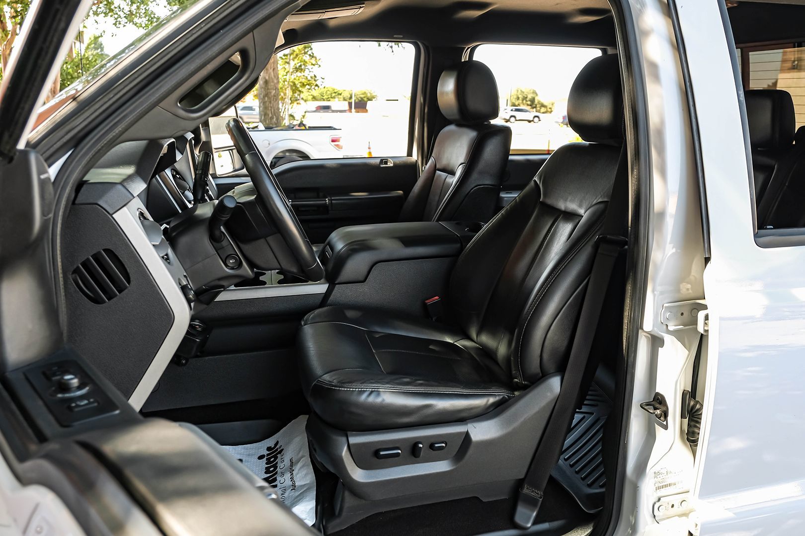 2015 Ford F-250 Lariat photo 31