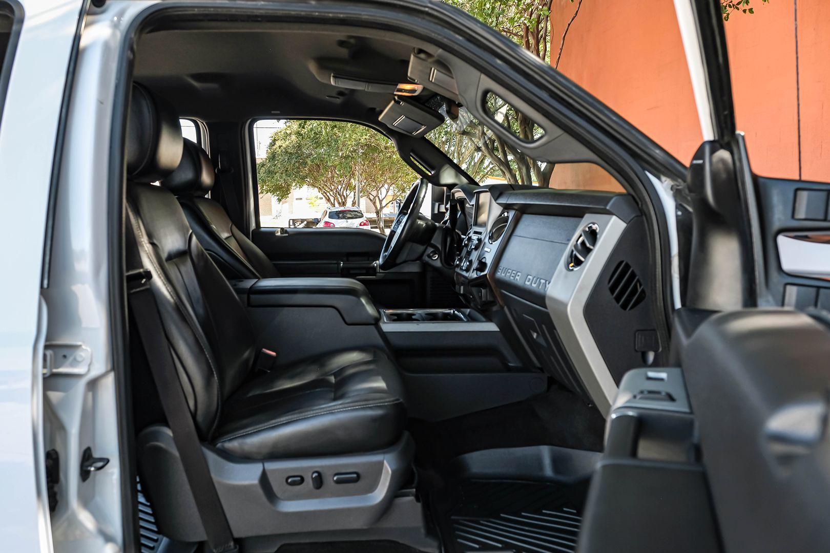 2015 Ford F-250 Lariat photo 32