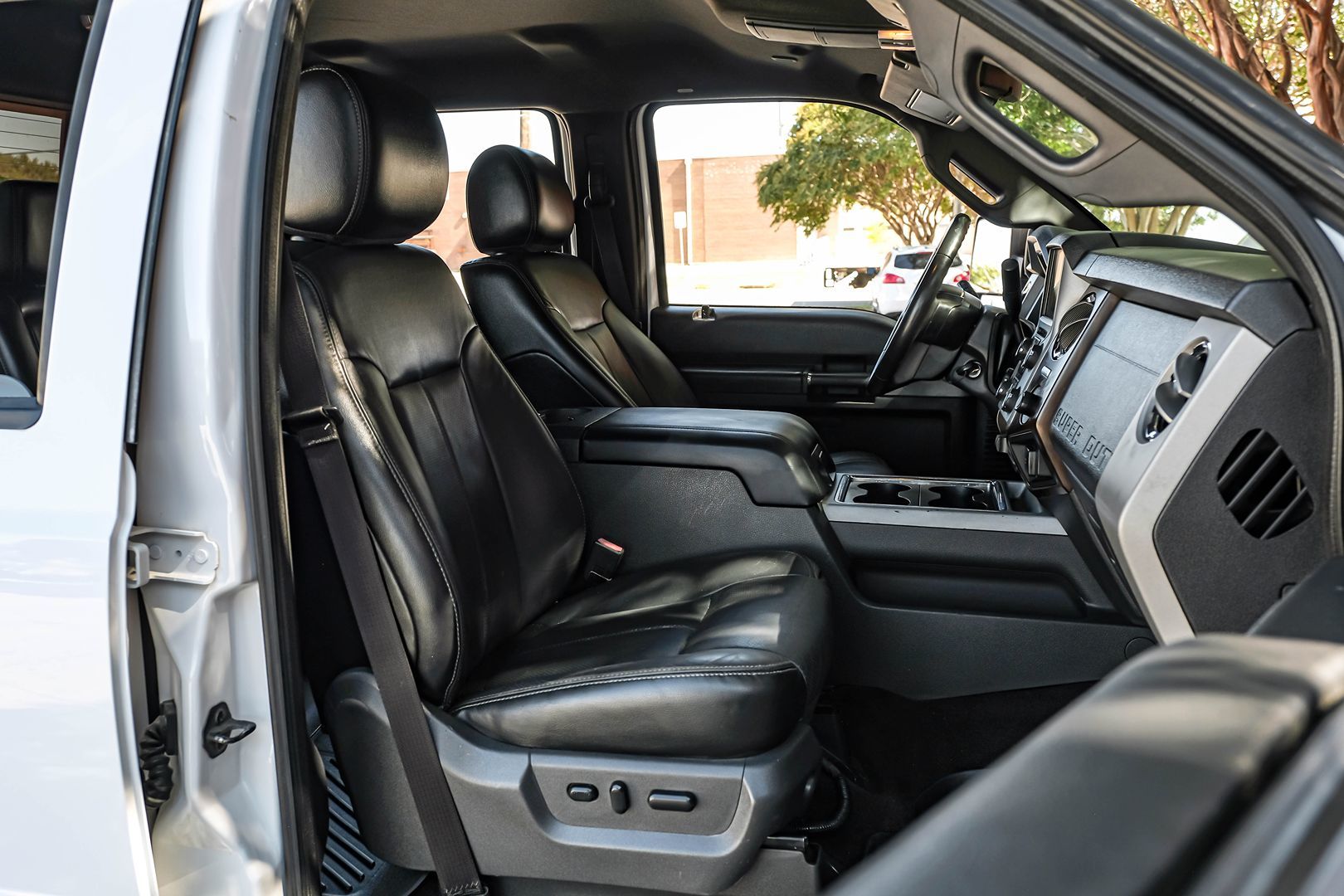 2015 Ford F-250 Lariat photo 33