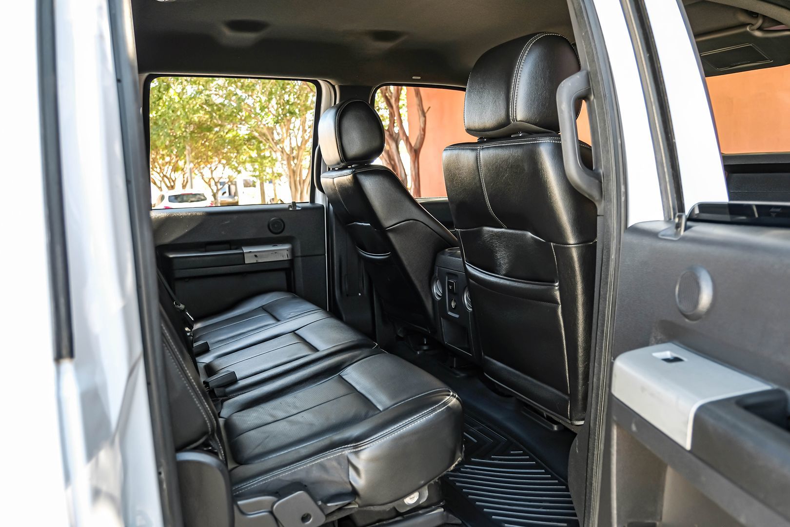 2015 Ford F-250 Lariat photo 35