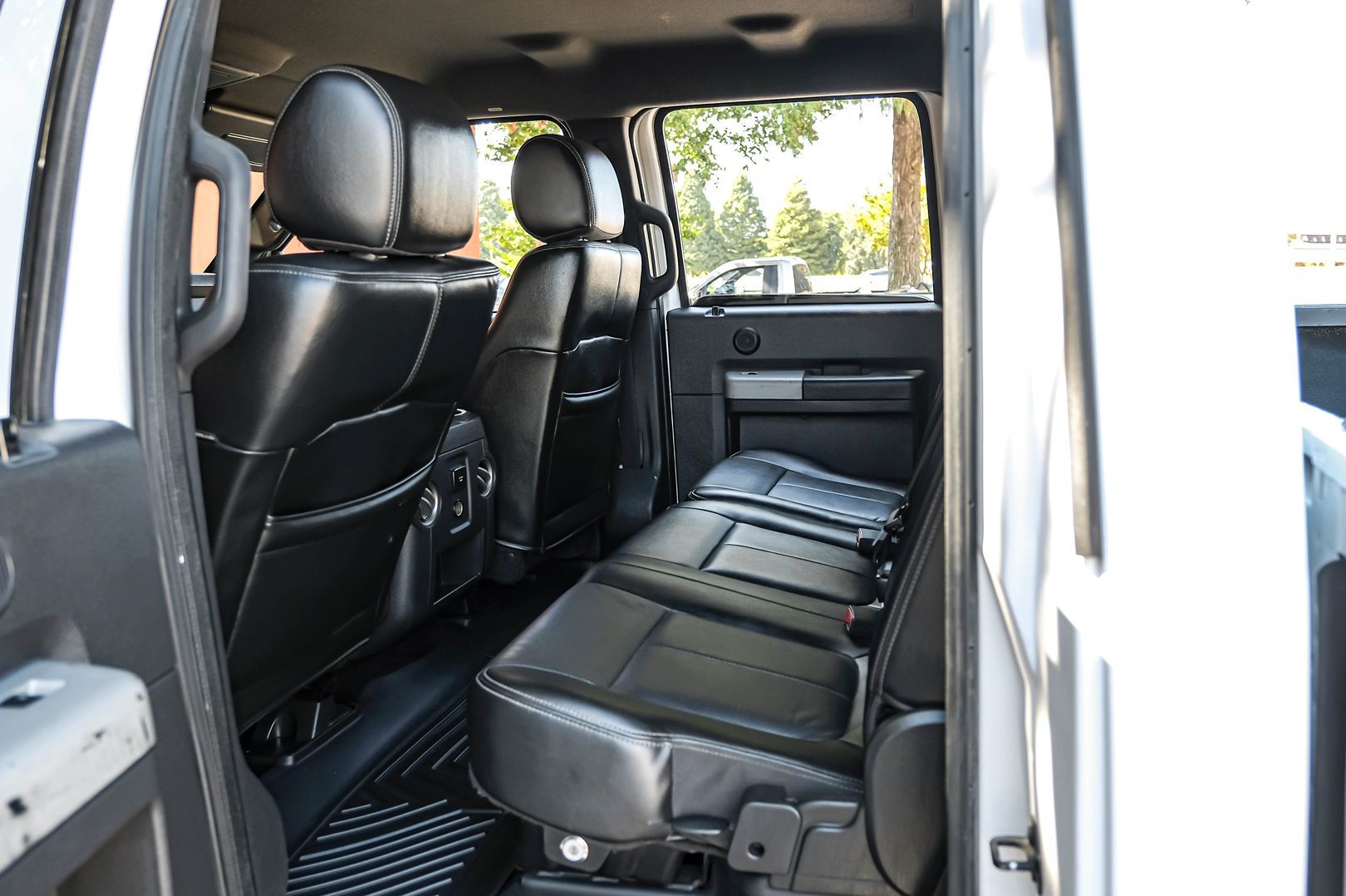 2015 Ford F-250 Lariat photo 36