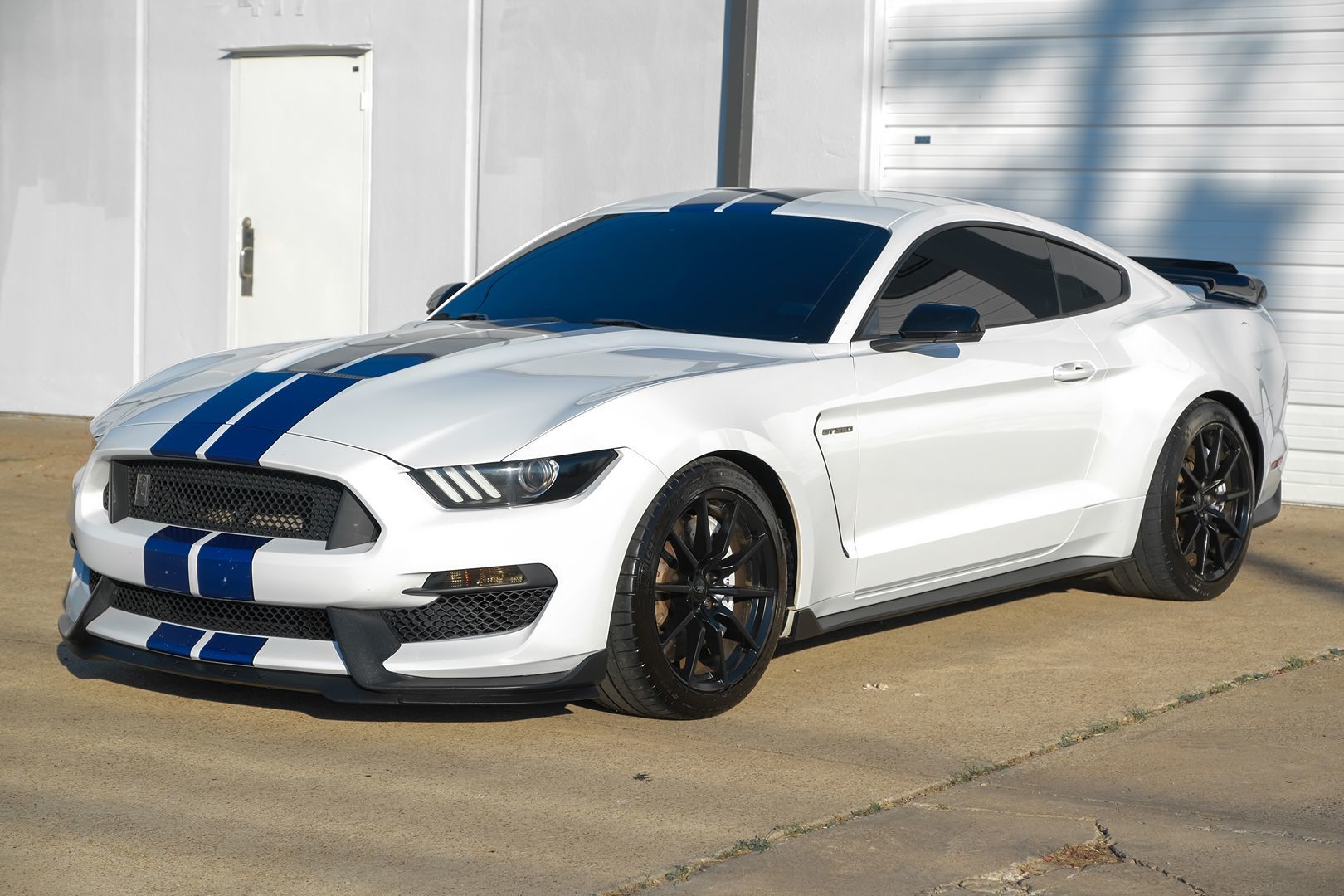 2017 Ford Mustang Shelby GT350 photo 2
