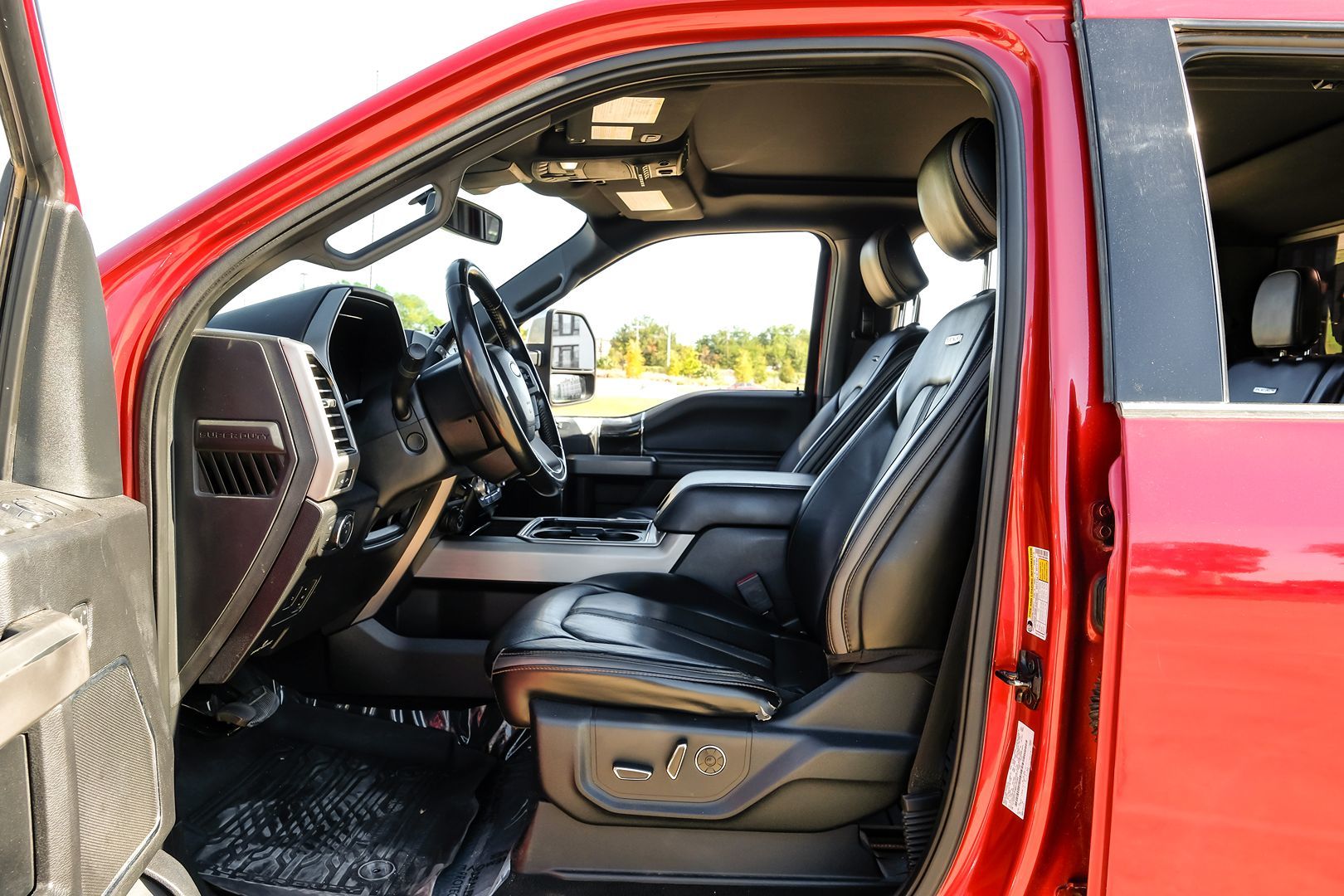 Photo 5 of this Ford Super Duty F-450 DRW