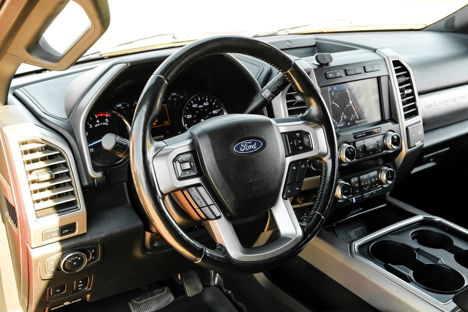Photo 14 of this Ford Super Duty F-450 DRW
