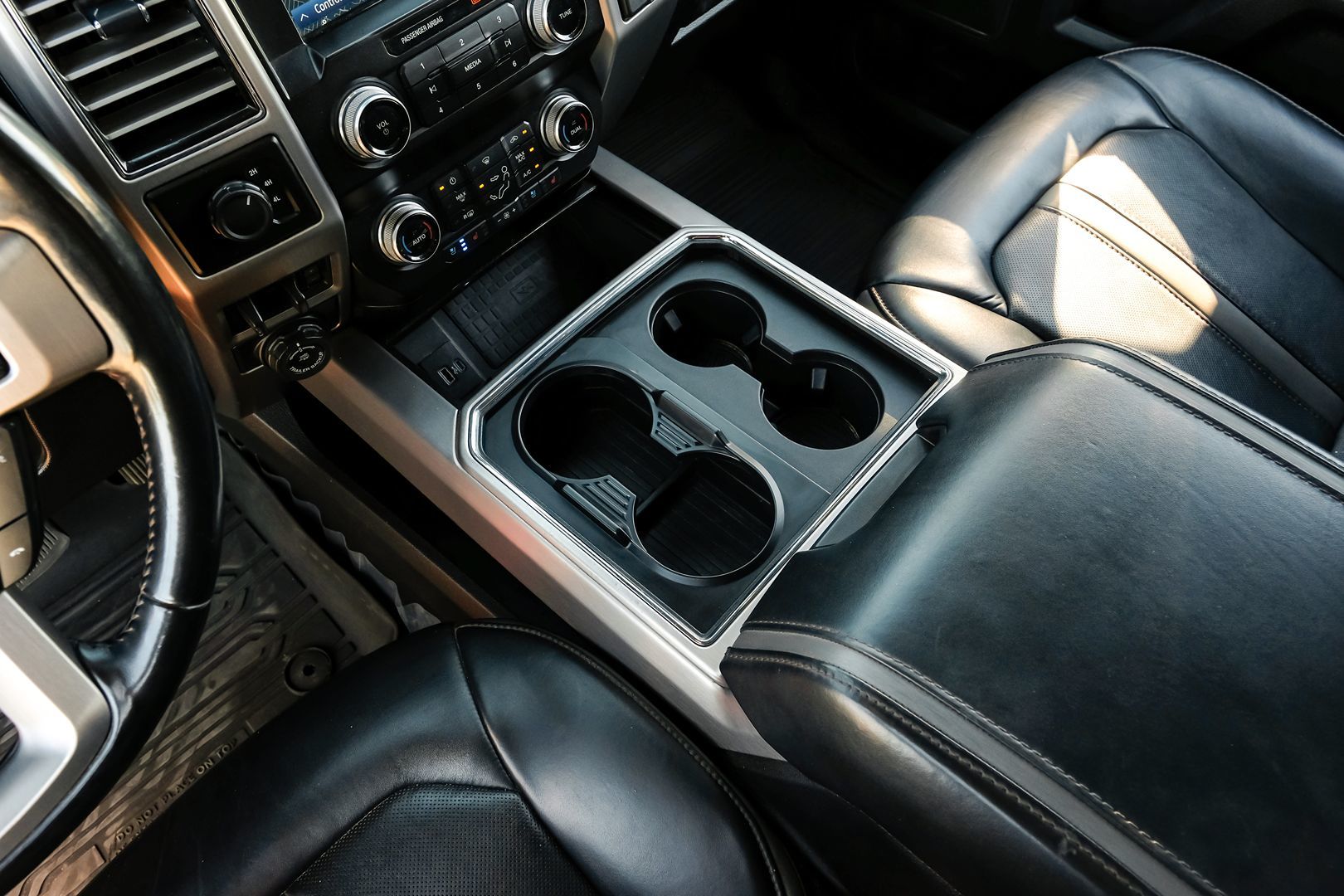 Photo 22 of this Ford Super Duty F-450 DRW