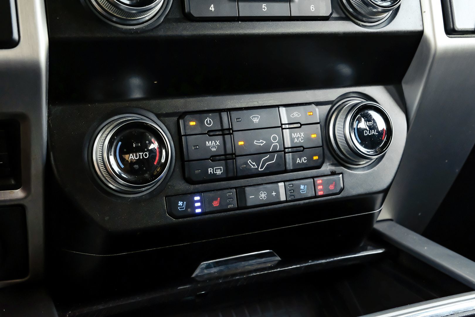 Photo 23 of this Ford Super Duty F-450 DRW