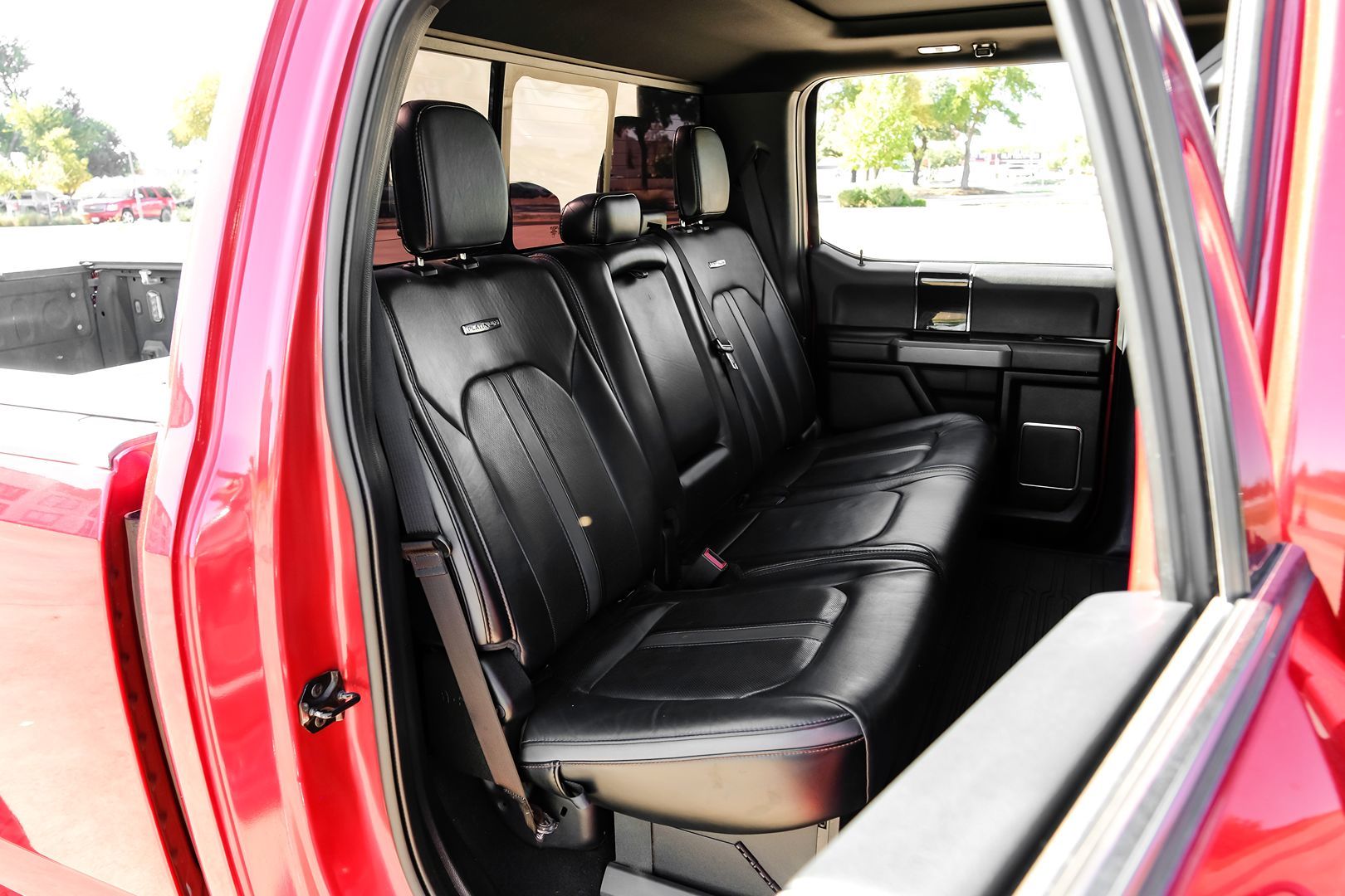 Photo 41 of this Ford Super Duty F-450 DRW