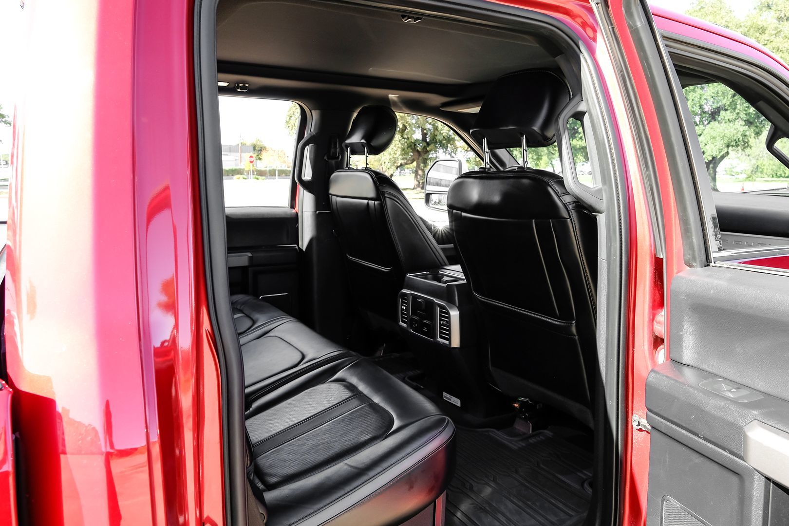 Photo 42 of this Ford Super Duty F-450 DRW