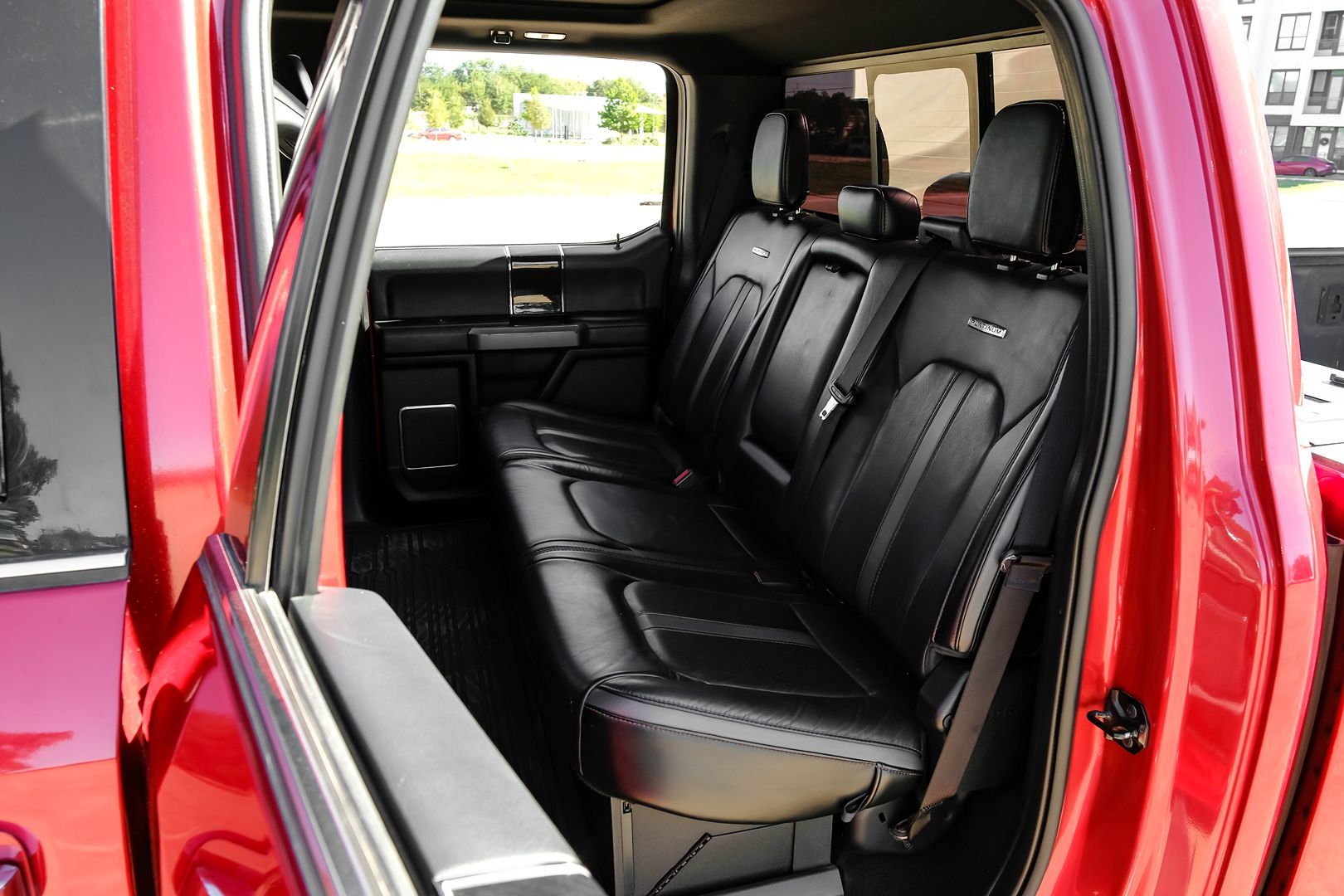 Photo 44 of this Ford Super Duty F-450 DRW