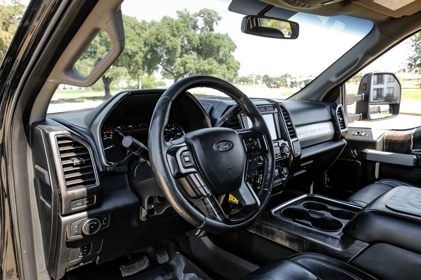 Photo 4 of this Ford Super Duty F-350 DRW