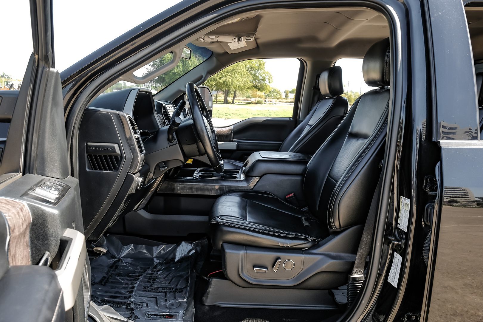 Photo 5 of this Ford Super Duty F-350 DRW