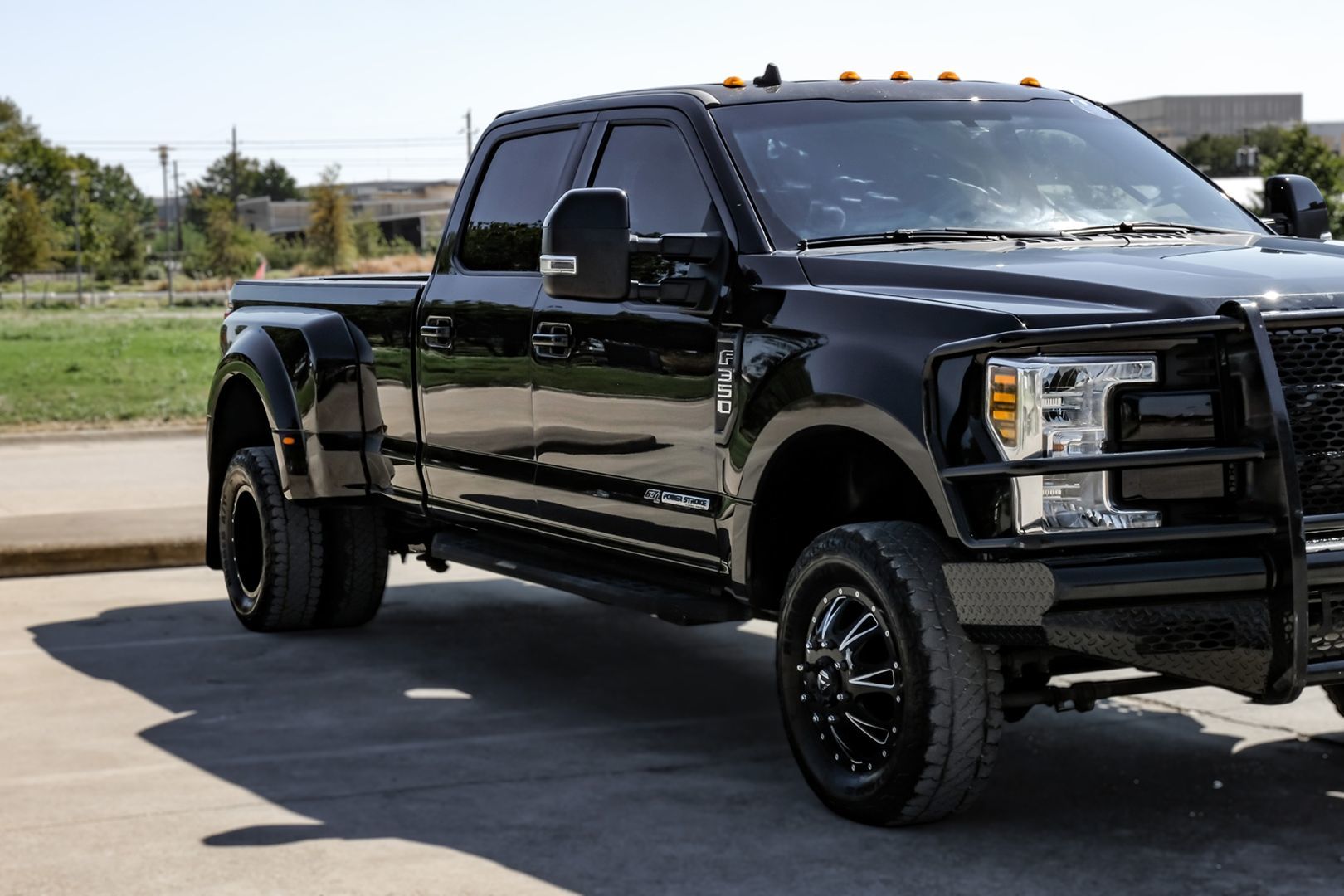 Photo 10 of this Ford Super Duty F-350 DRW
