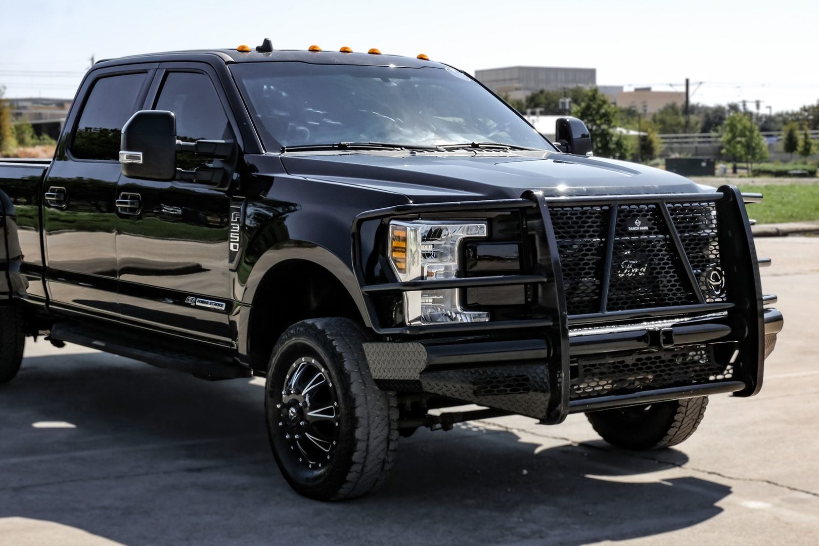 Photo 11 of this Ford Super Duty F-350 DRW
