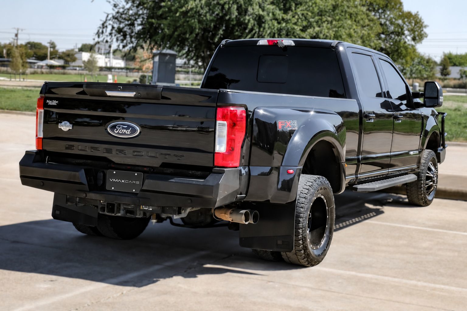 Photo 12 of this Ford Super Duty F-350 DRW