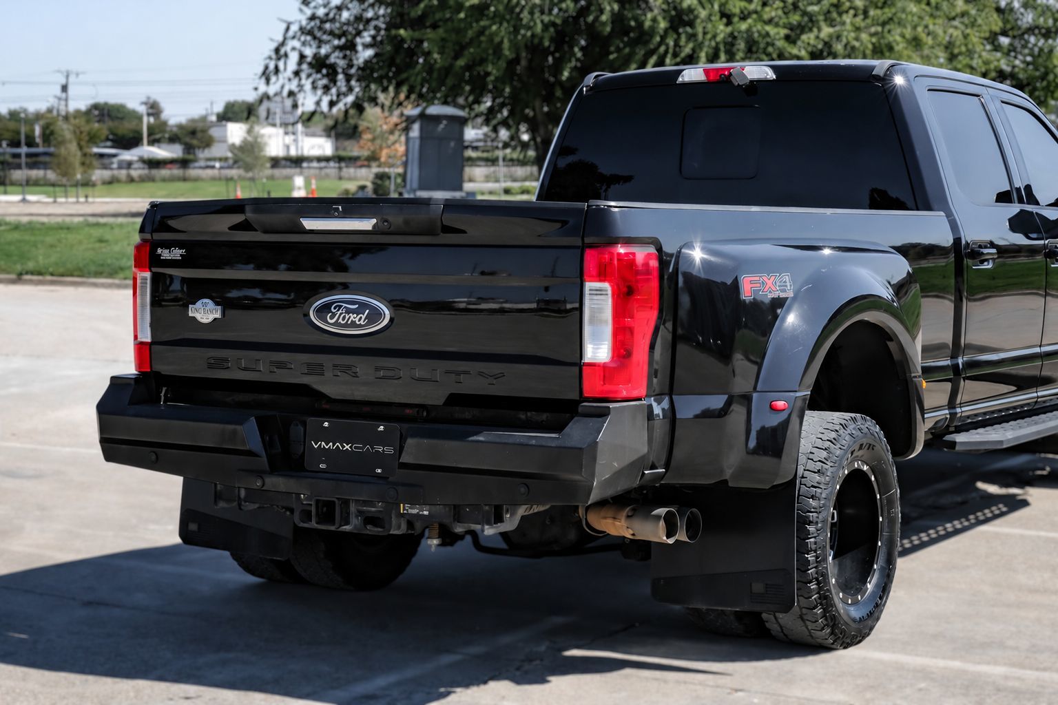 Photo 13 of this Ford Super Duty F-350 DRW
