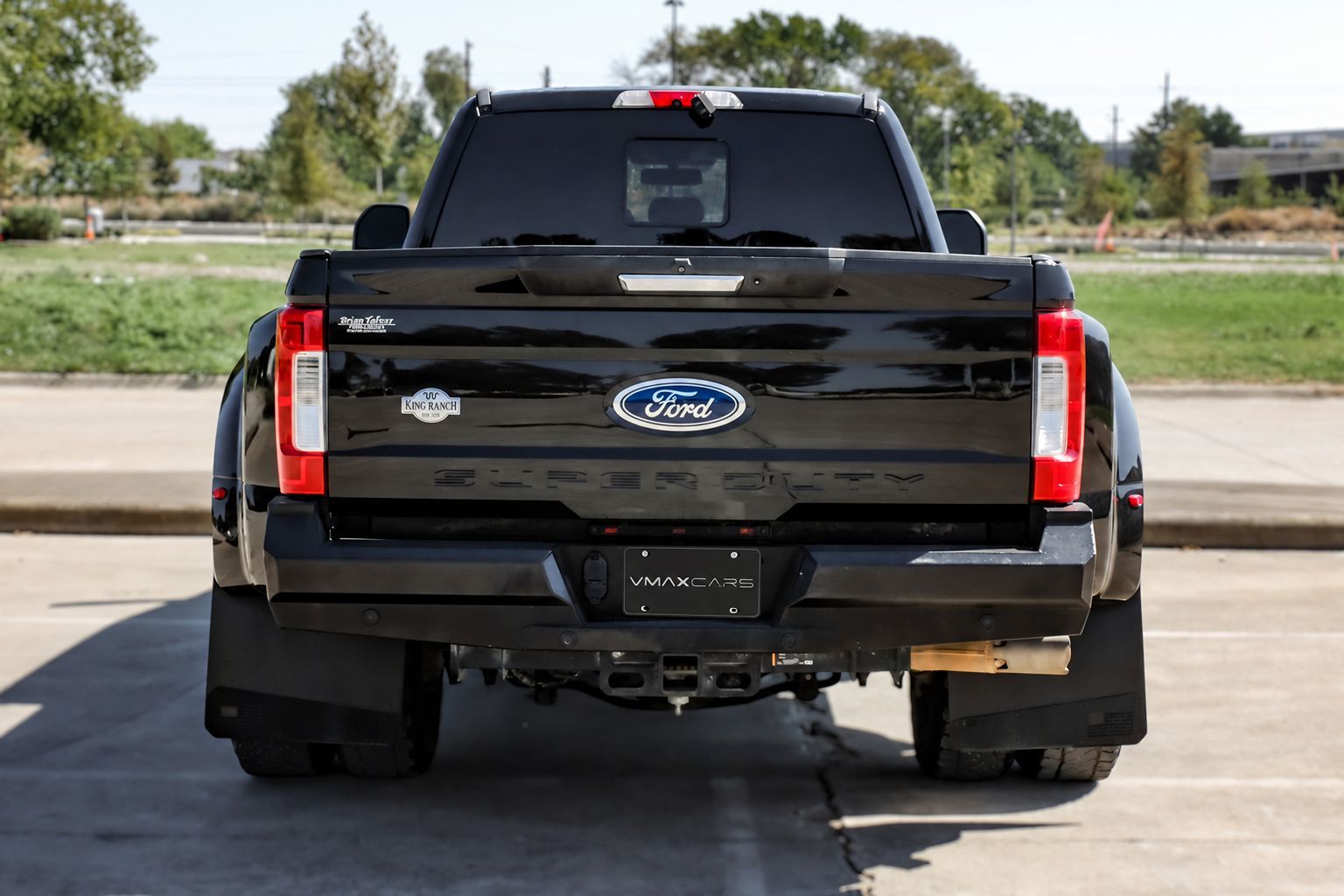 Photo 15 of this Ford Super Duty F-350 DRW