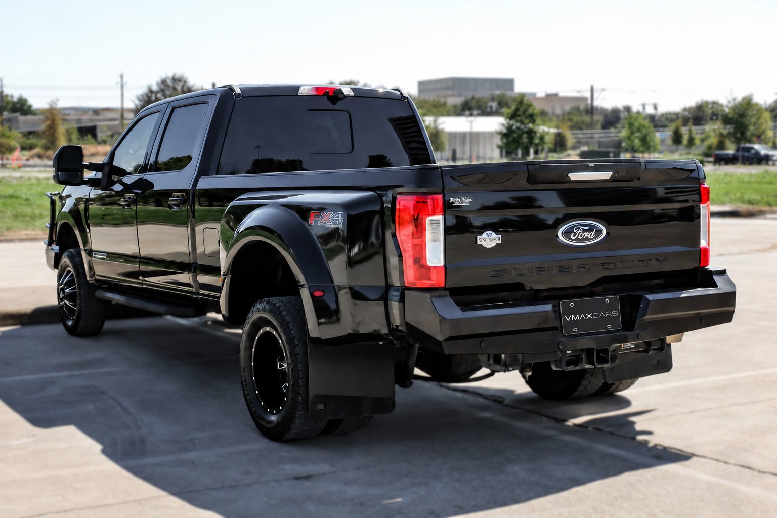Photo 16 of this Ford Super Duty F-350 DRW