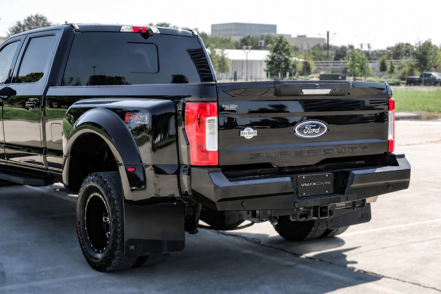 Photo 18 of this Ford Super Duty F-350 DRW