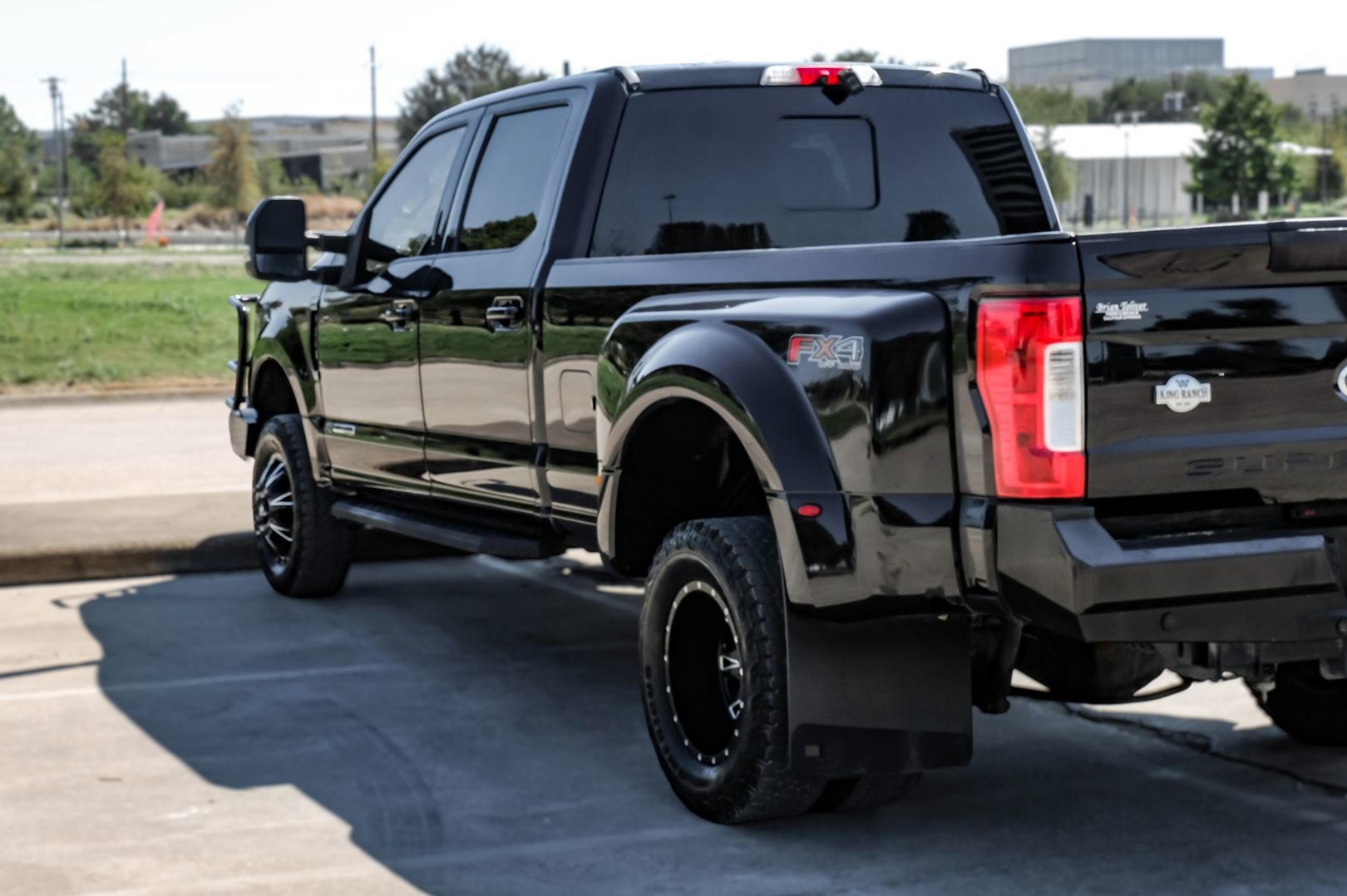 Photo 17 of this Ford Super Duty F-350 DRW