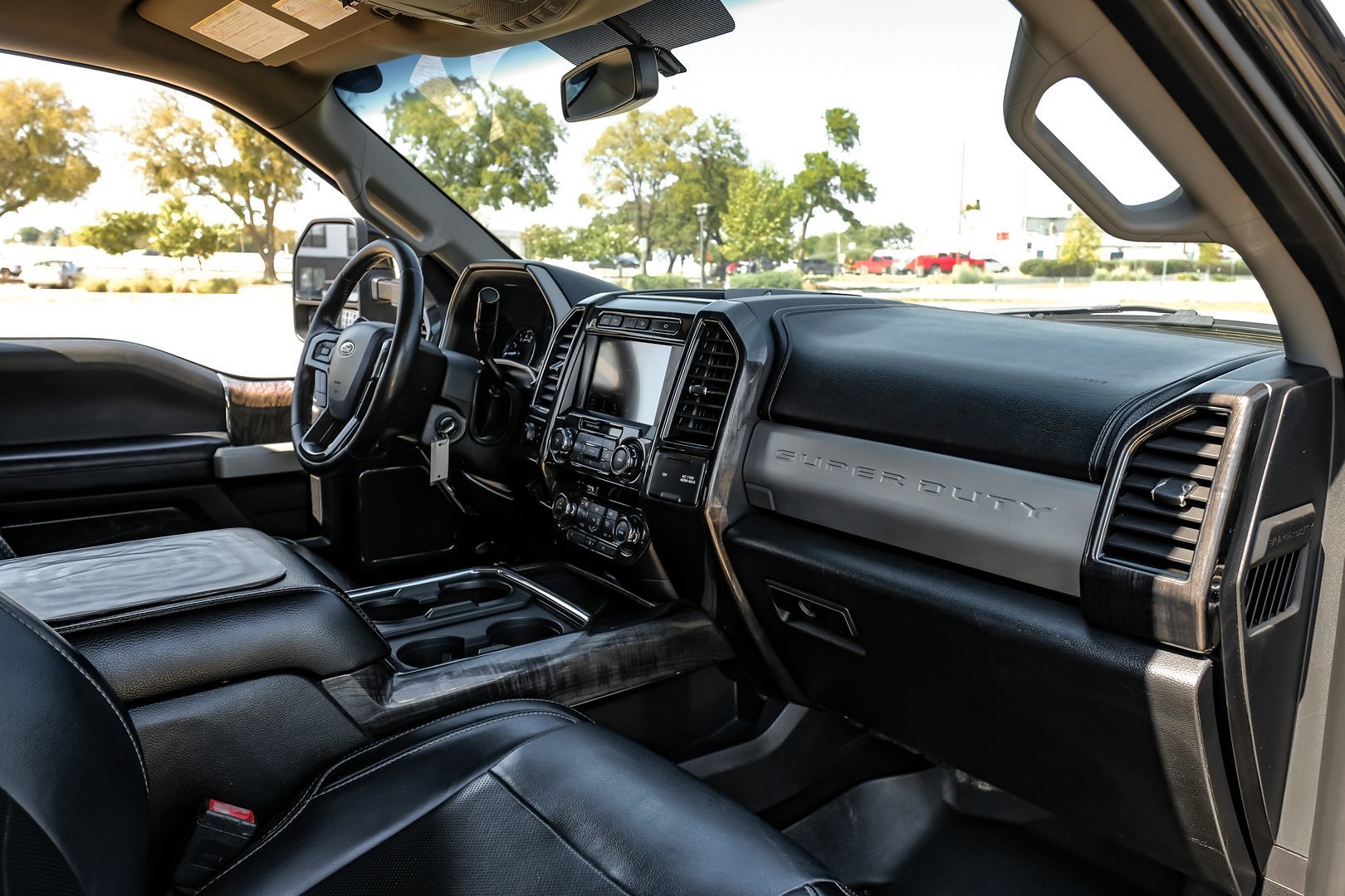 Photo 19 of this Ford Super Duty F-350 DRW
