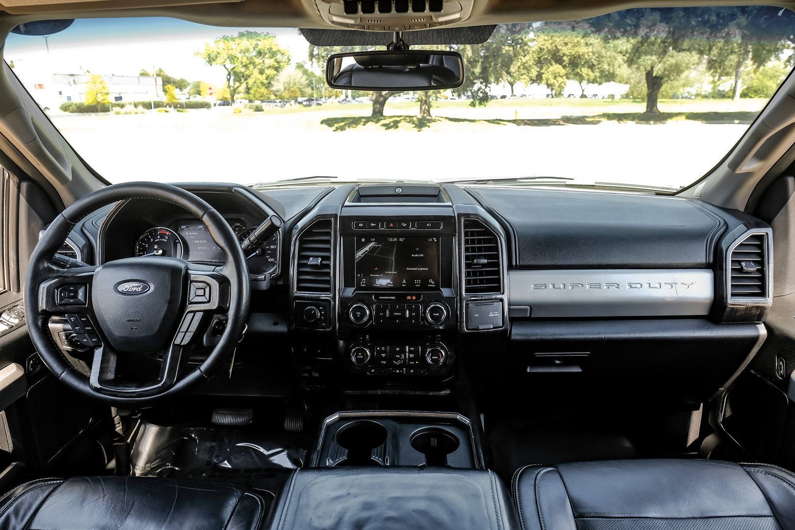 Photo 20 of this Ford Super Duty F-350 DRW
